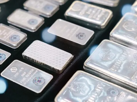 Giá bạc tiếp tục bứt phá vùng đỉnh mới, mức tăng vượt qua giá vàng