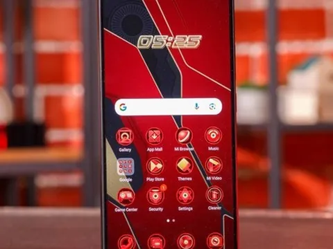 Chiếc điện thoại không phải Samsung hay iPhone, nhưng nhiều người vẫn chịu chi hơn 9 triệu đồng để sở hữu