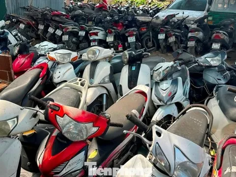 Còn bạt ngàn xe máy tại bãi xe bị cháy dưới gầm cầu Vĩnh Tuy