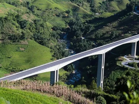 Vì sao cầu cạn có trụ cầu cao nhất Việt Nam tê liệt nhiều tháng qua?