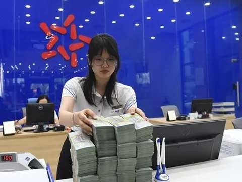 Giữ ổn định lãi suất, tỉ giá