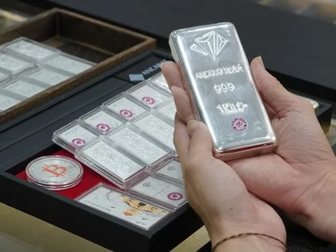 Giá bạc bật tăng mạnh, tiếp tục phá đỉnh
