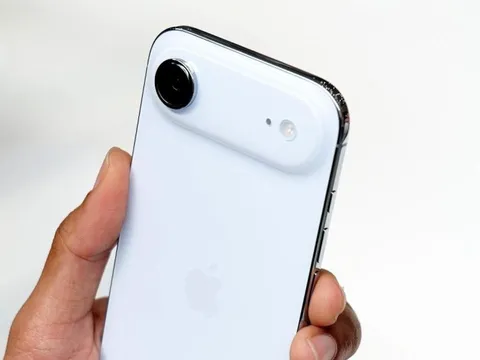 Apple vừa ra mắt chiếc 'iPhone xấu nhất lịch sử'