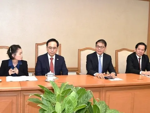 Hyundai Hàn Quốc muốn bắt tay THACO phát triển đường sắt cao tốc của Việt Nam