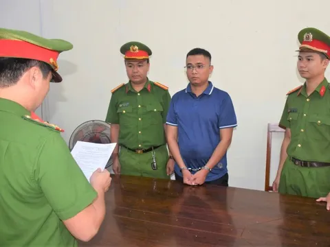 Bắt nhân viên ngân hàng Phan Như Anh Quốc sinh năm 1991