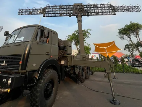 "Gã khổng lồ" của QĐND Việt Nam ở sự kiện quy tụ 7 triệu người: Nặng 40 tấn, phát hiện máy bay tàng hình