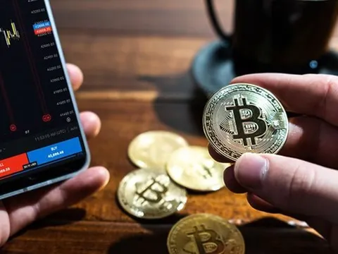 Giới đầu tư tiền số lo bị truy cứu hình sự khi giao dịch trên sàn nước ngoài