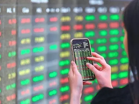 Chứng khoán đảo chiều hơn 50 điểm trong 1 phiên