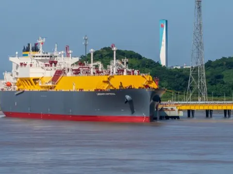 Sau Ấn Độ, thêm một khách hàng tiếp tục chốt đơn LNG của Nga bất chấp lệnh trừng phạt, hàng trăm nghìn m3 khí đốt đã cập bến