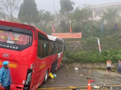 Xe khách chở 36 người mất phanh khi xuống dốc ở Sa Pa