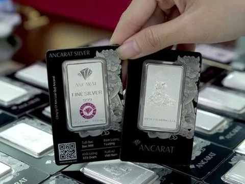 Giá bạc đồng loạt bật tăng mạnh