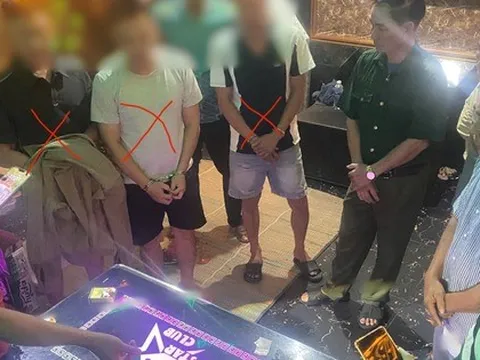 Công an phát hiện điều gì trong phòng 202 quán karaoke Night Star?