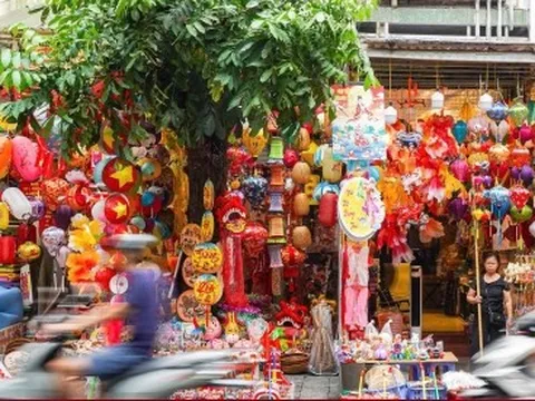 Phố cổ Hà Nội thay 'áo mới', rực rỡ đón trung thu