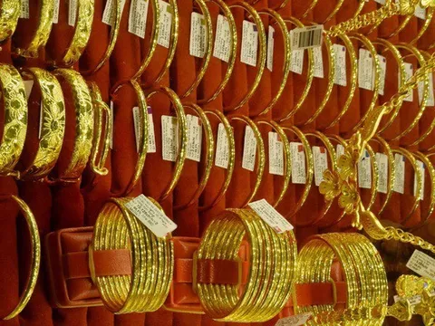 Sáng 11/9: Giá vàng nhẫn, vàng SJC tiếp tục lao dốc