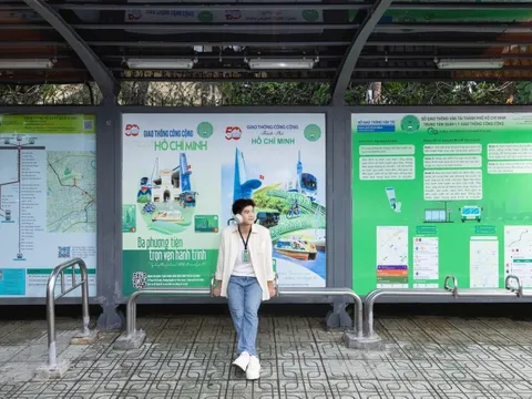 “Một chạm là gần” - Hành trình tân sinh viên “mở khóa” bản đồ TP. HCM