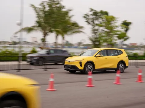 Tài xế xe điện: Lợi đơn lợi kép khi chạy dịch vụ bằng Limo Green