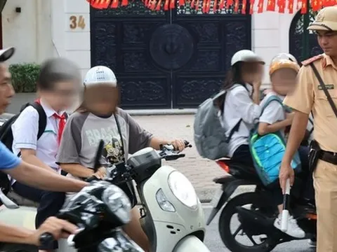 Hàng loạt phụ huynh, học sinh ở Hà Nội bị xử phạt do vi phạm giao thông