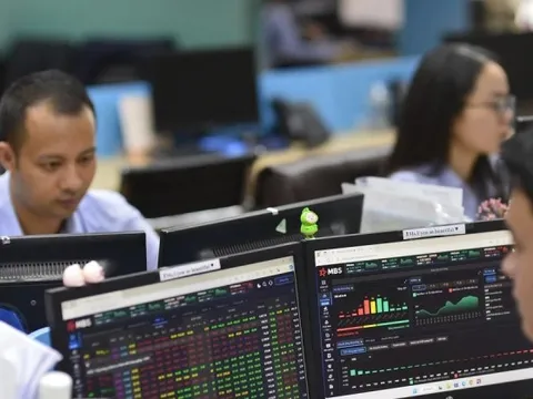 Xuất hiện thông tin quan trọng, chứng khoán diễn biến ra sao?