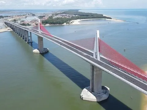 Chậm tiến độ 9 tháng, cầu vượt cửa biển lớn nhất miền Trung bây giờ ra sao?