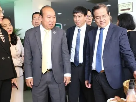 Đặt mục tiêu 20 tỉ USD kim ngạch thương mại song phương Việt Nam - Campuchia