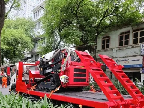 Cháy căn hộ chung cư ở TPHCM, hàng chục cảnh sát cùng robot hiện đại đến dập lửa