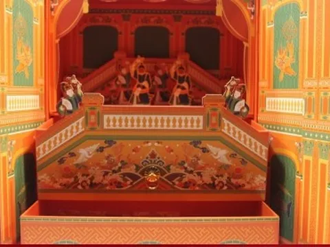 Chào sân sớm, bánh trung thu giá tiền triệu lộ diện