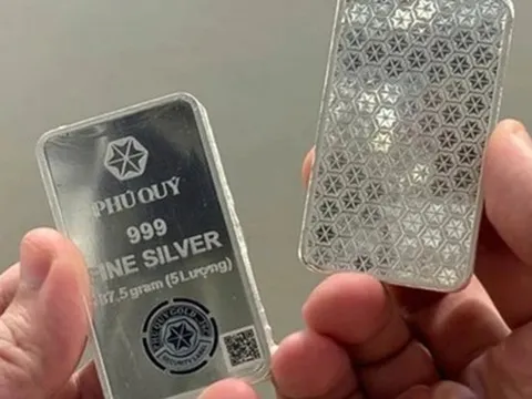 Giá bạc duy trì ở mức cao, hướng tới đỉnh mới