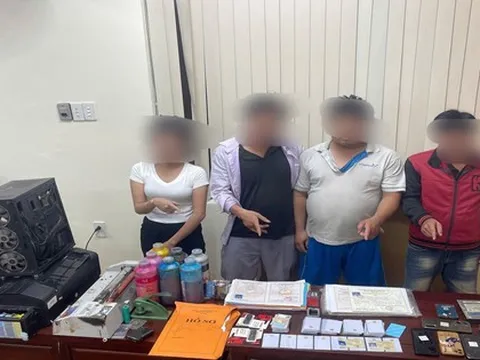 Bắt nhóm đối tượng làm giả hàng trăm sổ đỏ, bằng cấp, giấy khám sức khỏe