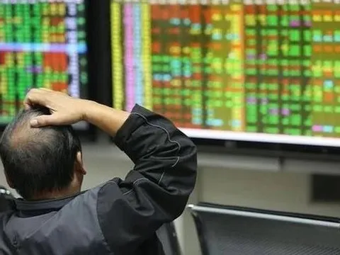 Khối ngoại tiếp đà bán ròng hơn 1.400 tỷ phiên đầu tuần, cổ phiếu nào là tâm điểm "xả hàng"?