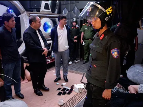 Hơn 300 cảnh sát vừa khám xét hàng loạt địa điểm, tạm giữ 148 người