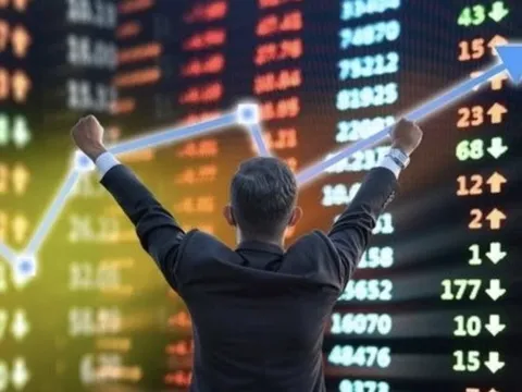 Cổ phiếu Vietnam Airlines vượt đỉnh lịch sử