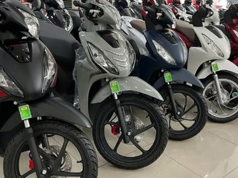 Honda Vision giảm giá tiền triệu, đại lý đua nhau tung ưu đãi