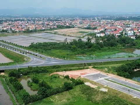 Không có chuyện "làm cầu vượt Điện Biên Phủ" qua đường tránh Đồng Hới