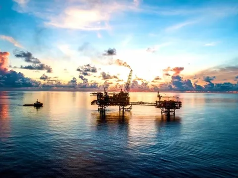 8 tháng rực rỡ của Petrovietnam: Doanh thu 702.000 tỷ, lợi nhuận 42.100 tỷ vượt 78% kế hoạch, nhấn nút đầu tiên cho siêu dự án 12 tỷ USD