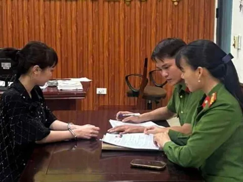 Đối tượng Ngô Thị Oanh ra đầu thú sau 10 ngày trốn sang Campuchia