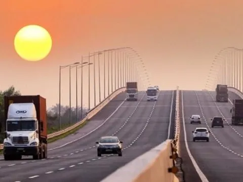 Cấm xe khách đi làn 1 cao tốc: Giải pháp cấp thiết, cần sớm áp dụng trên toàn quốc