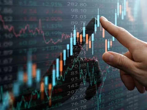 Thị trường chứng khoán Việt Nam đầu 2025: Nơi nhà đầu tư tìm kiếm sự tối ưu chi phí