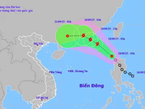 Áp thấp nhiệt đới giật cấp 9 vào Biển Đông