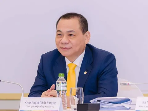 Từ ngày tỷ phú Phạm Nhật Vượng khuyên "chọn VIC thay vì vàng": Cổ phiếu VIC đã tăng gần 3 lần, còn vàng gần như đứng im