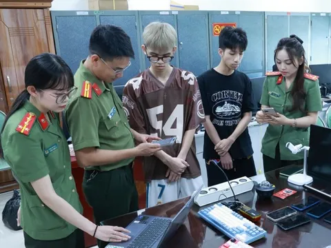 Bắt Hoàng Vạn Sơn sinh năm 2006