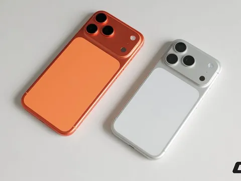 Mở hộp iPhone 17 Pro và iPhone 17 Pro Max chính hãng: Màu cam nổi bật, màu bạc tinh tế, chọn màu nào bây giờ?