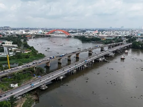 Chưa từng có tiền lệ ở Việt Nam: "Thần đèn" nâng cây cầu nặng 11.000 tấn lên cao thêm 1m, DN nào đứng sau?