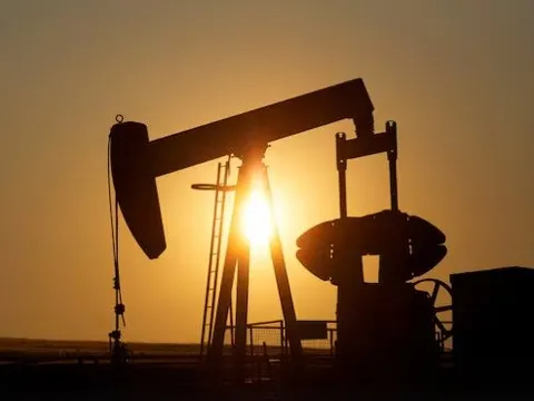 Vừa mua hơn 100.000 tấn nhiên liệu từ Ấn Độ, một khách hàng tuyên bố sẽ hạn chế nhập khẩu từ tháng 10 do lo ngại liên quan đến dầu Nga