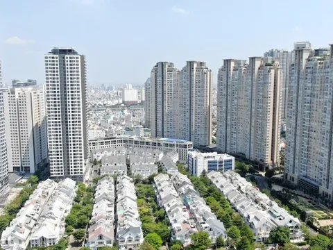 Giá nhà tăng, làm việc 26 năm mới mua được chung cư