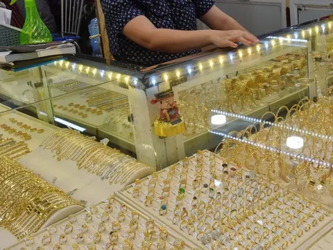 Giá vàng hôm nay, 19-9: Giảm mạnh do chốt lời