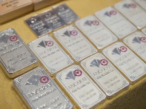 Ngày 19/9, giá bạc vẫn neo ở mức cao