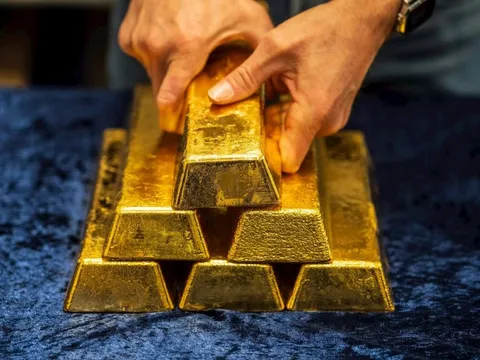 Vàng nóng ‘bỏng tay’ nhưng nắm giữ bao nhiêu lúc này là hợp lý - Chuyên gia có câu trả lời