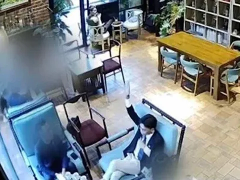 Luật sư: Cả người đấm và "tổng tài" ra hiệu đánh nhân viên quán cà phê có thể đối diện mức phạt nào?