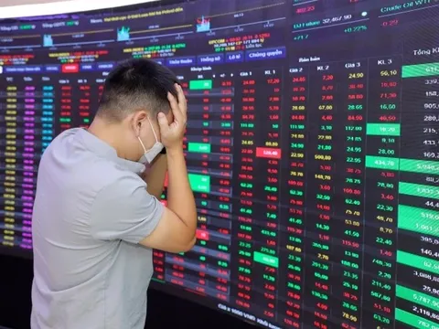 Bán 'chui' cổ phiếu, người liên quan lãnh đạo doanh nghiệp bị phạt