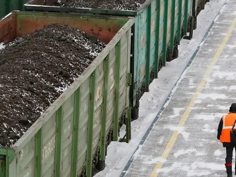 Nga gửi sang Việt Nam hàng triệu tấn hàng giá rẻ: thuế nhập khẩu 5%, trữ lượng của Moscow đủ dùng trong 500 năm